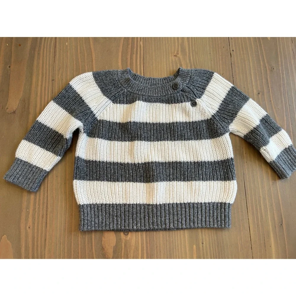 Kk14 Baby Gap Gray White Striped Knit Sweater 6-12 Months Raglan Button Shoulder